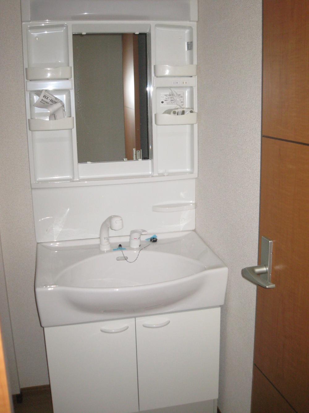 Wash basin, toilet. Indoor (12 May 2013) Shooting