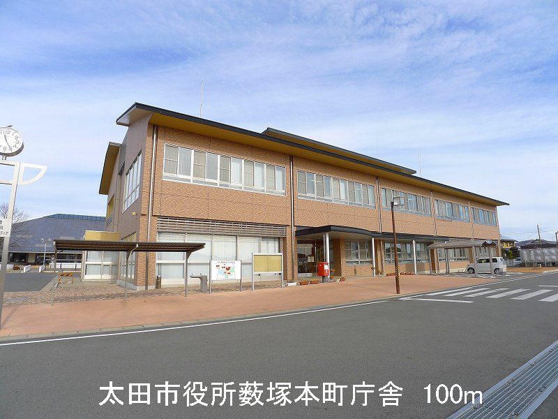 Government office. Ota City Hall Yabuzukahon the town government office building (office) up to 100m