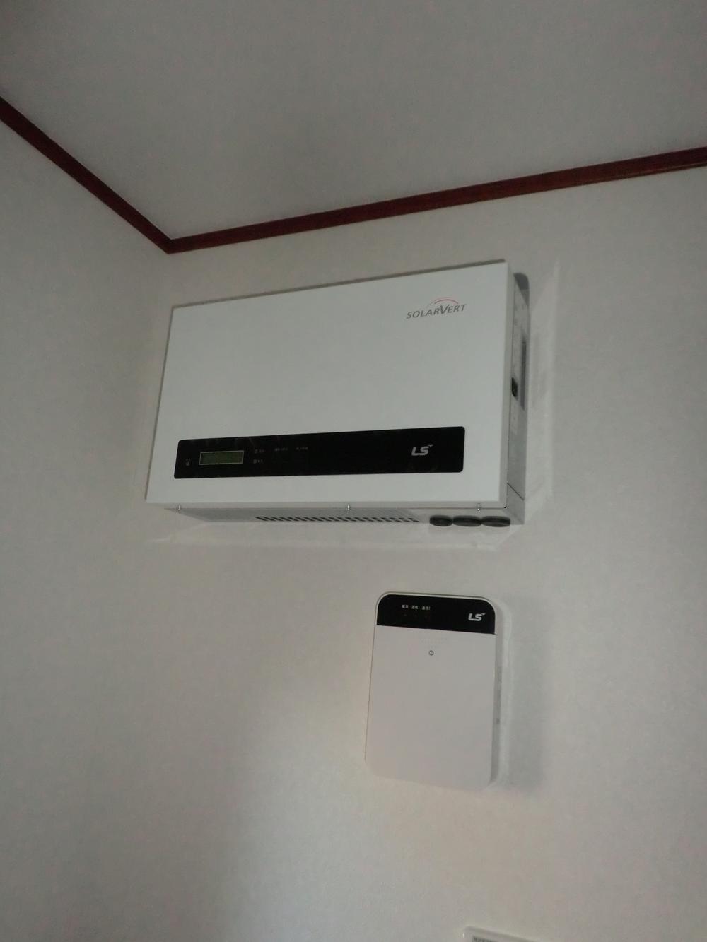 Power generation ・ Hot water equipment. It is conditioning and communication unit of the solar power generation system. Amount of power generation on the LCD monitor of another body'll know at a glance (^ _ ^) v