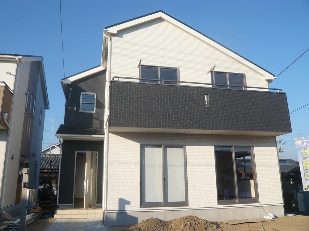 Rendering (appearance). Local (12 May 2013) Shooting White and black in a chic appearance! 