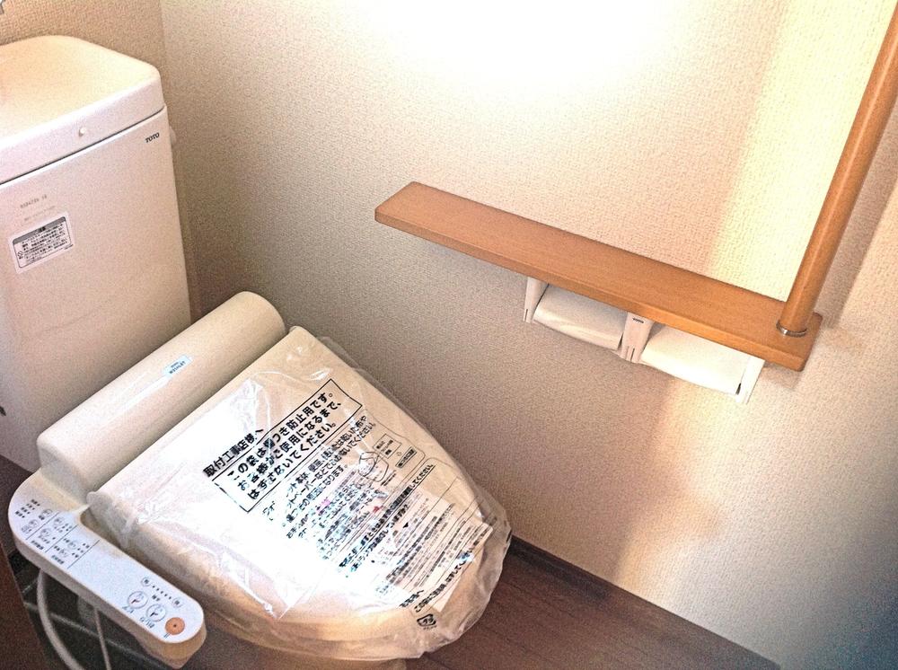 Other Equipment. 1st floor, With the second floor both convenient warm water washing toilet seat! 