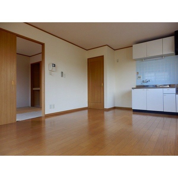 Living and room. Spacious 11 tatami! 