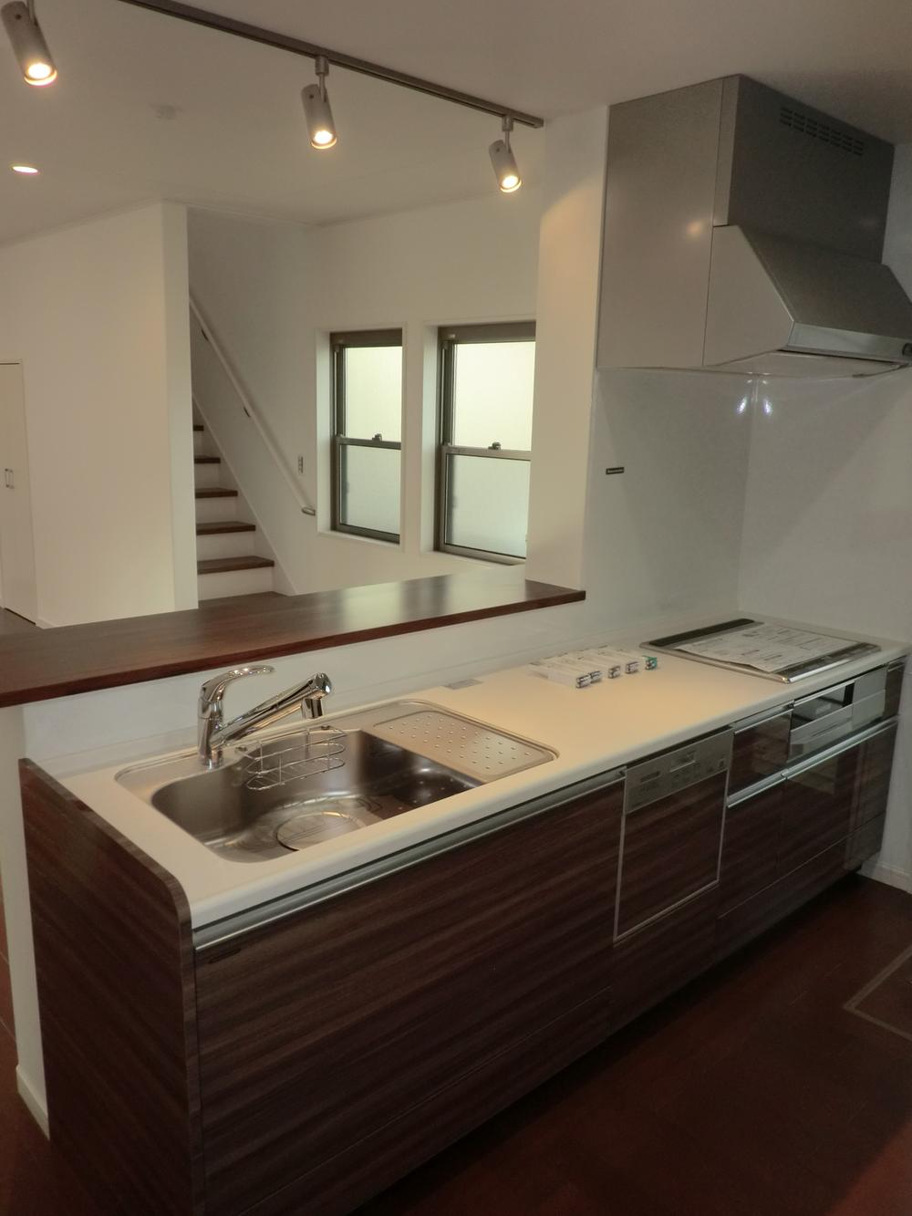 Kitchen. Work top artificial marble, Dishwasher dryer, Quiet sink, It is a kitchen with all the want of wife with a soft Hisashi Roser