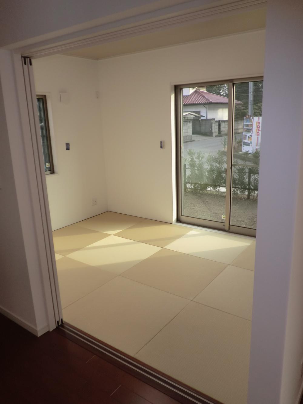 Non-living room. Stylish Japanese-style room of the Ryukyu tatami. 