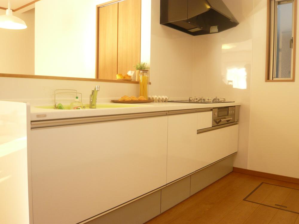 Kitchen. Storage of large clean kitchen! High-performance water heater equipment! 