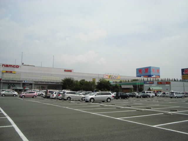 Shopping centre. Authorities Plaza WOW2 Building until the (shopping center) 2213m