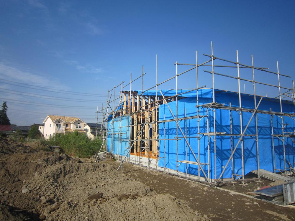 Local photos, including front road. Local shooting