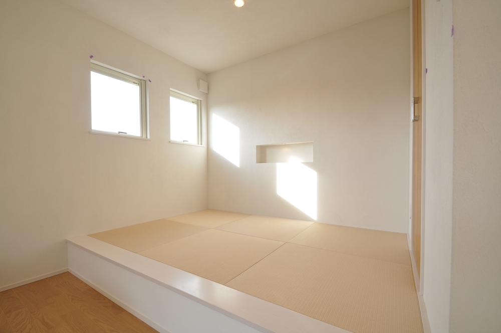 Other introspection. Japanese-style space provided with accommodating and niche
