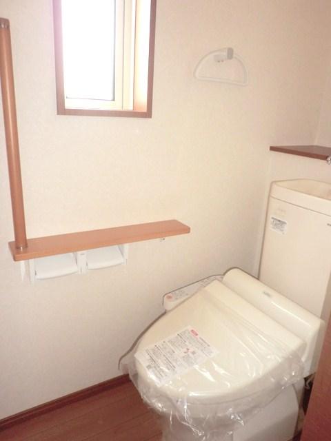 Toilet. 1, 2 Kaitomo is a high-function bidet of auto opening and closing. 