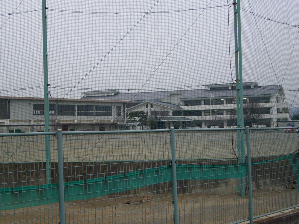 Junior high school. 1050m to Ota City TatsuAsahi junior high school