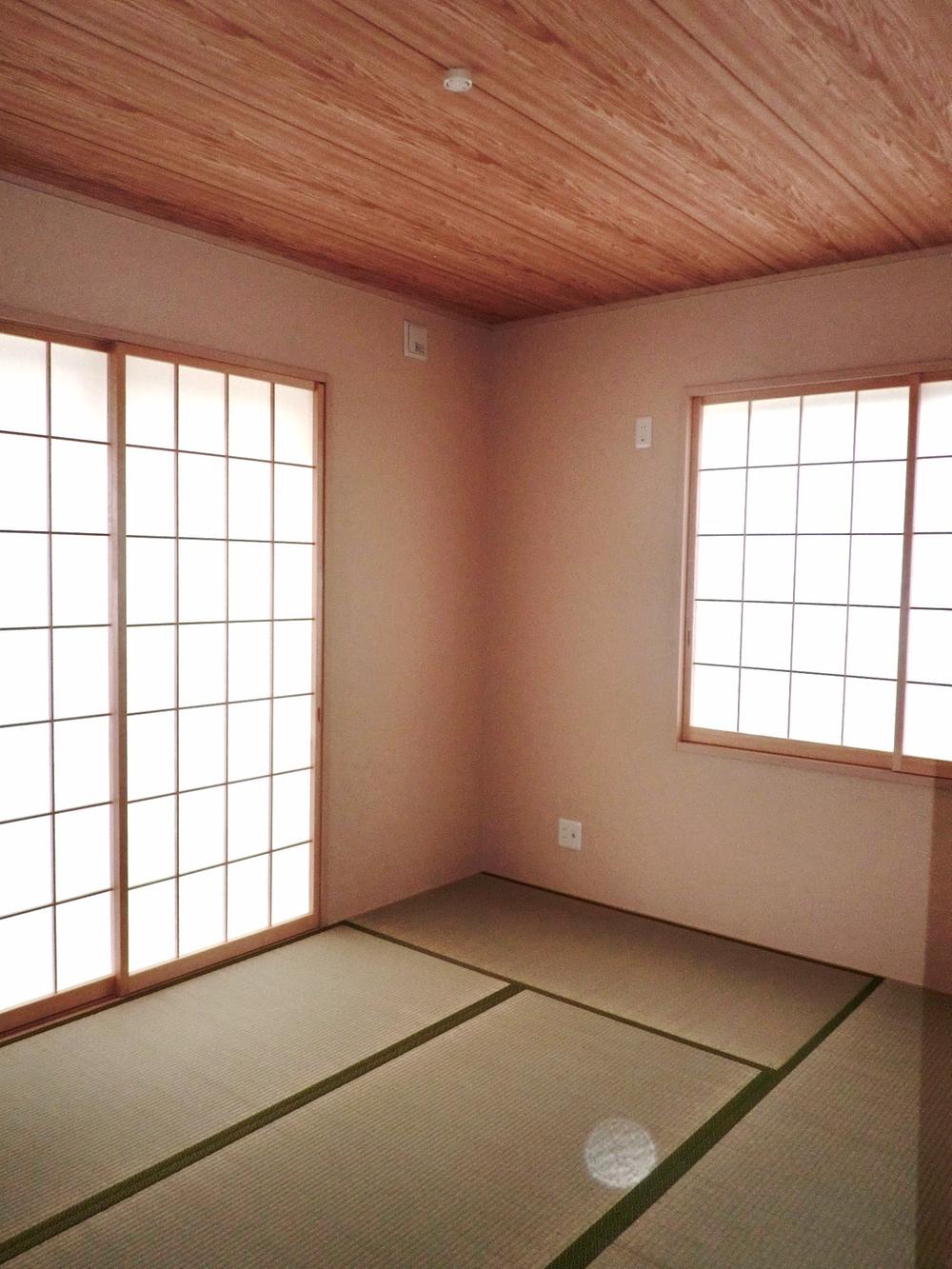 Non-living room. Since the Japanese-style room, which is independent across the hallway from the living room, It can also be used as a guest room