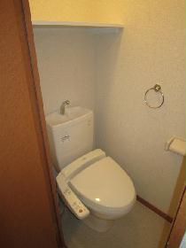 Toilet. Washlet Available / Storage shelves Yes