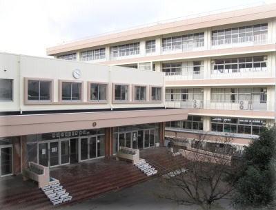 Junior high school. Municipal Takarahigashi until junior high school 2320m