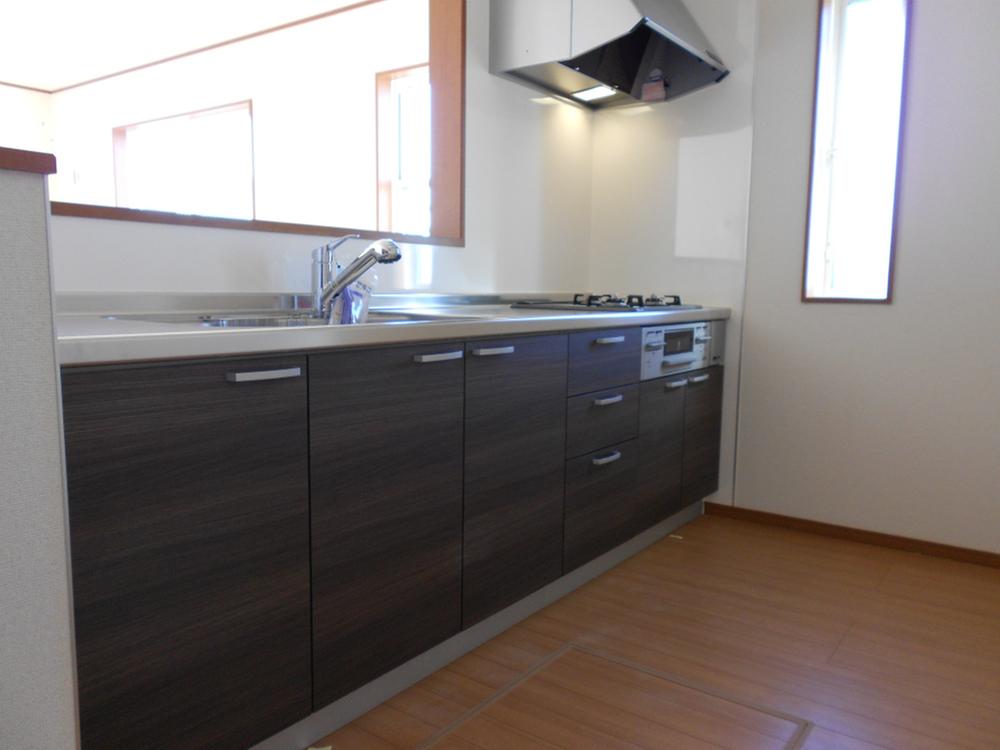 Kitchen. Since the face-to-face open kitchen, You can housework while conversing with your family