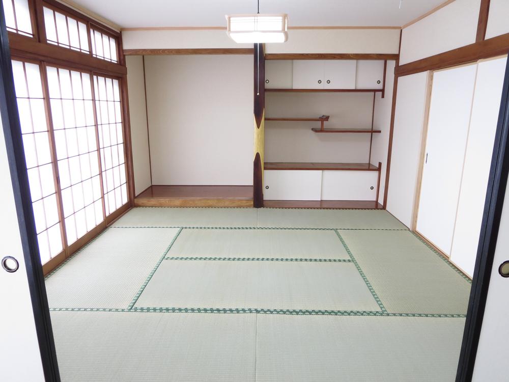 Other introspection. Japanese-style room has replaced the tatami mat
