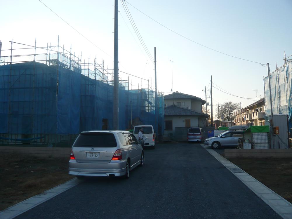 Local photos, including front road. Local) Shooting