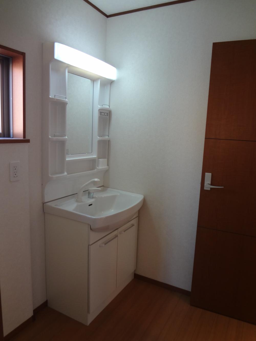 Wash basin, toilet. 1 Building same specifications washbasin 