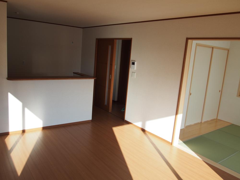 Living. Tsuzukiai of Japanese-style room and living room