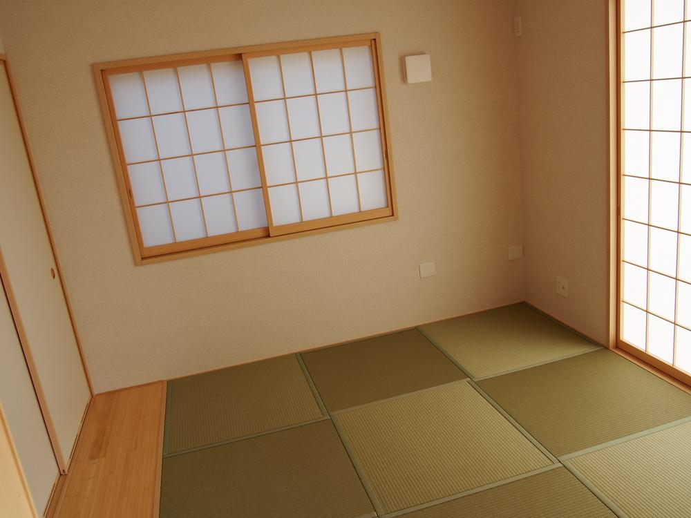 Non-living room. Modern Japanese-style room with tatami heckling