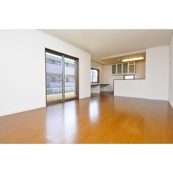 Living. The company construction cases