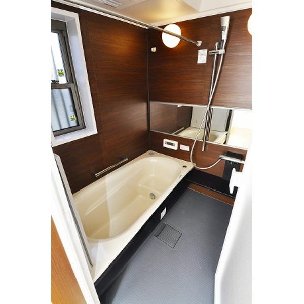 Bathroom. The company construction cases