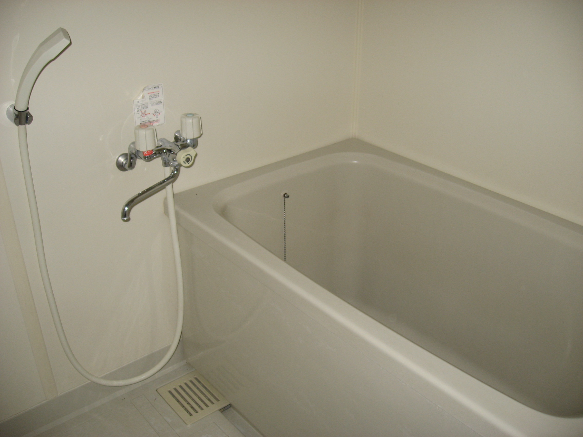 Bath. Automatic hot water beam