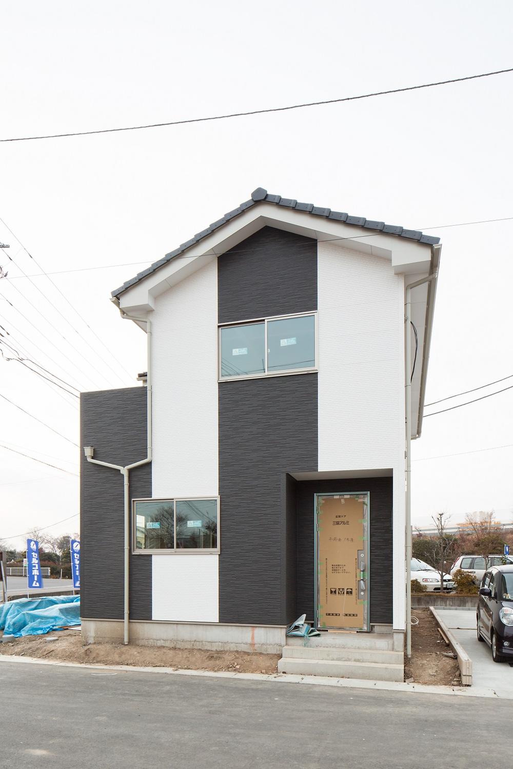 Local appearance photo. It has finished appearance of 1 Building! 