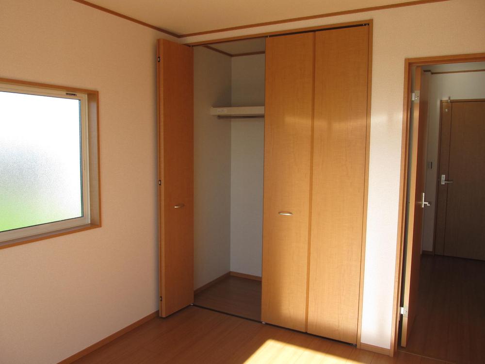 Same specifications photos (Other introspection). Each room in the storage will have with firm