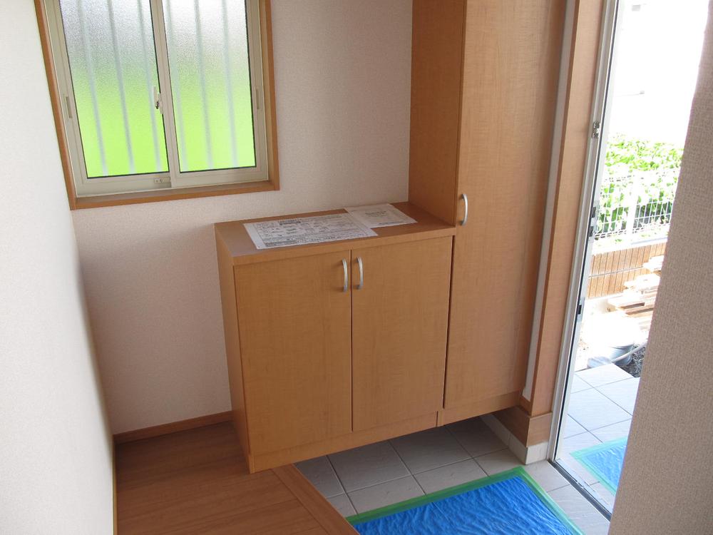 Same specifications photos (Other introspection). Stored securely your whole family of shoes in a large shoebox adopted at the door