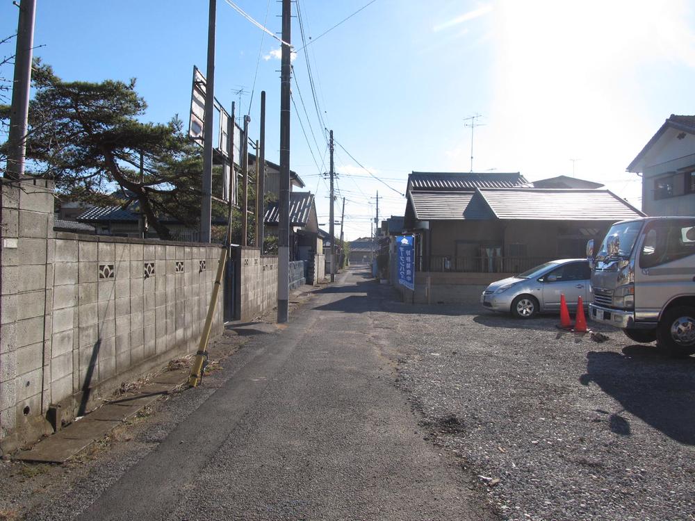 Local photos, including front road. Front east road (taken from the north side)