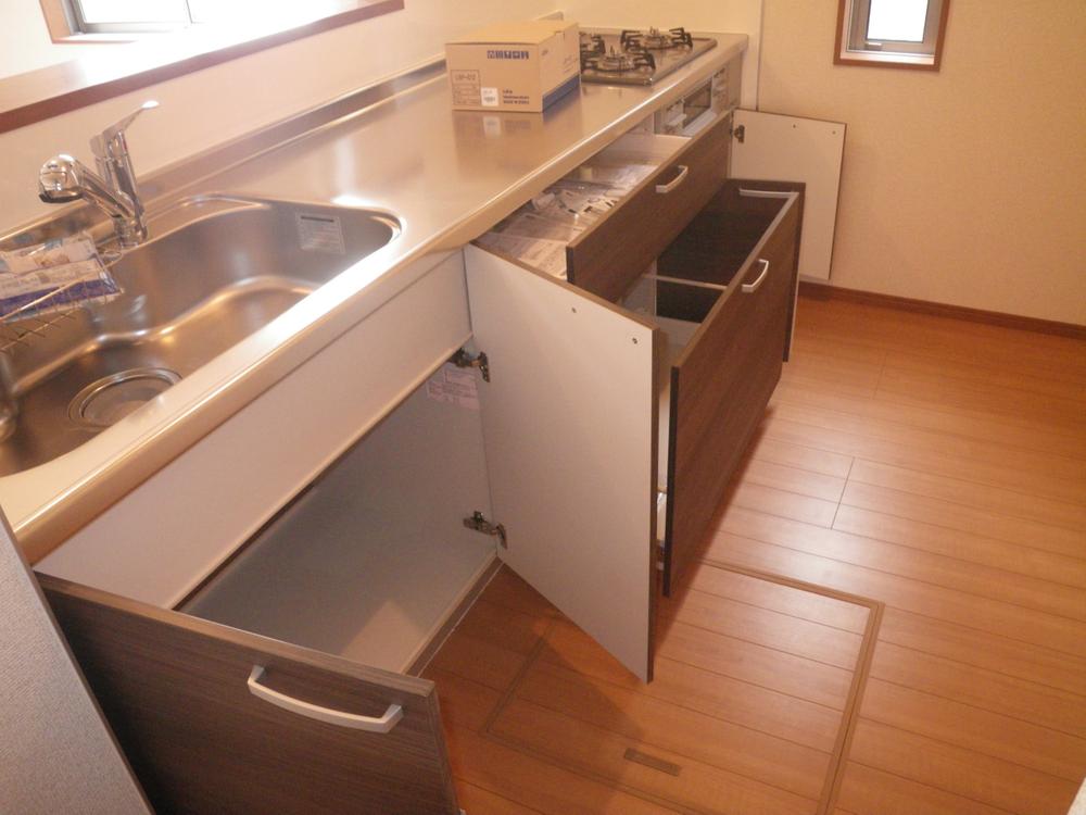 Same specifications photo (kitchen). Large sink with a large pot we are also wash yield capacity preeminent !! spacious work space may increase variations of dishes wife!?