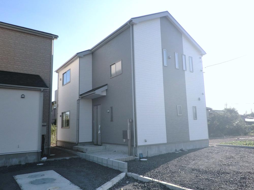 Local appearance photo. The building is hard to burn strongly in earthquake Dairaito method. Since the outer wall is using a high-performance outer wall dirt runs down in the rain, Beautiful and long-lasting