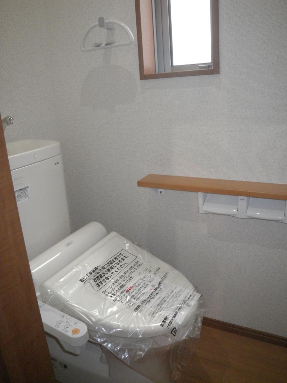 Toilet. 1, 2 Kaitomo is a high-function bidet of auto opening and closing. 