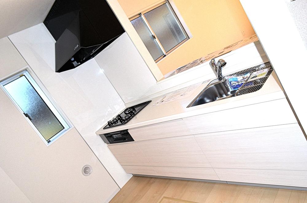 Kitchen. Storage of large kitchen! You can dishes while your story because it is face-to-face! 