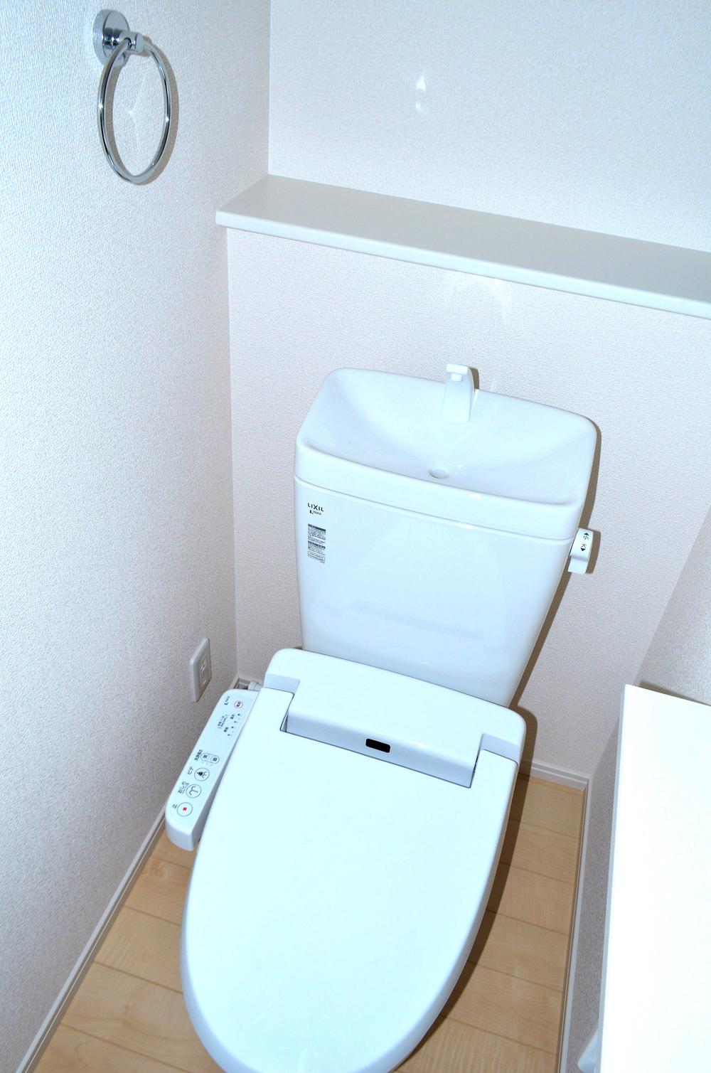 Toilet. Clean toilet! Storage and facilities are enriched in towel! 