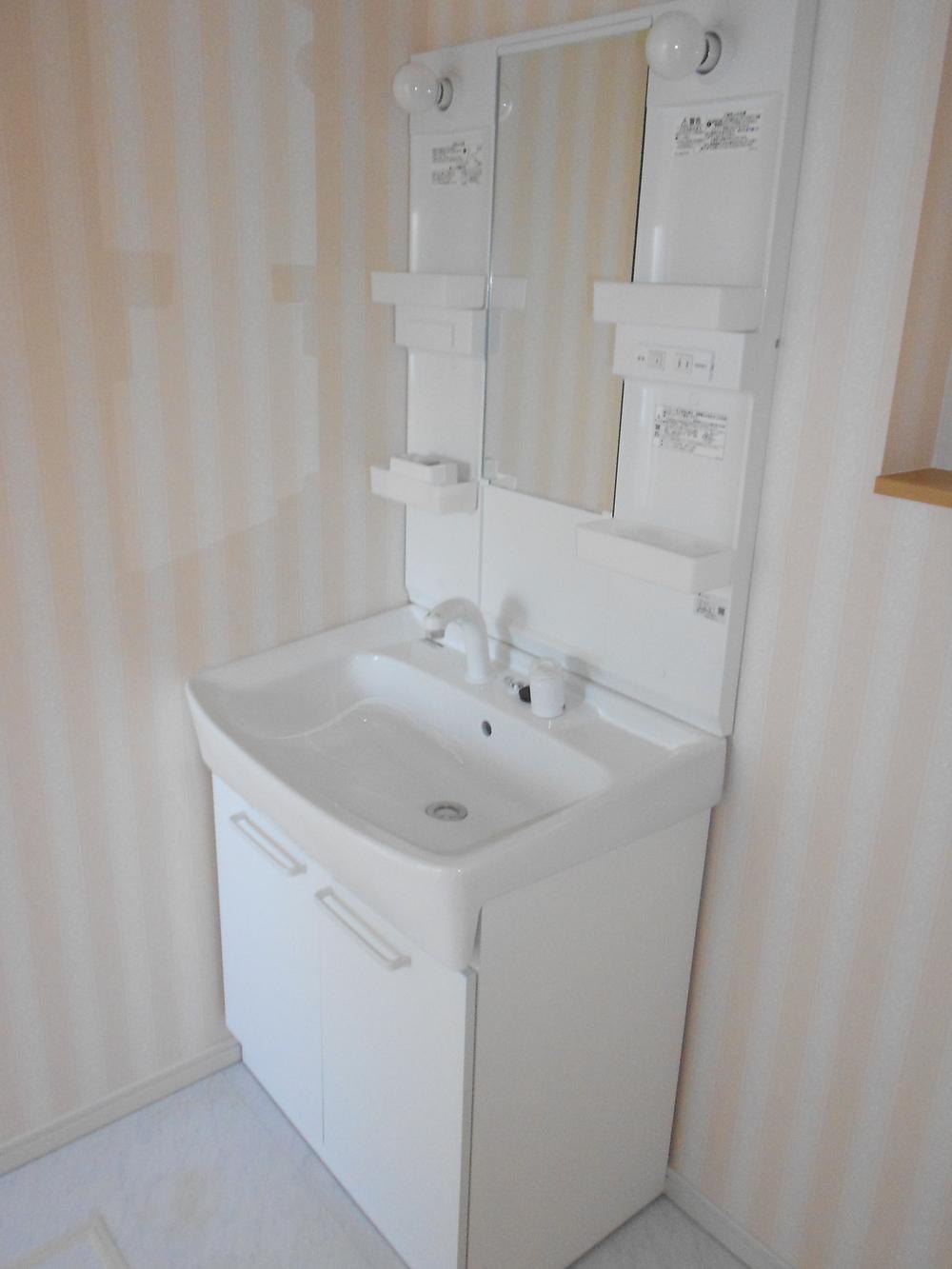 Wash basin, toilet. Indoor (August 2, 0212 years) shooting