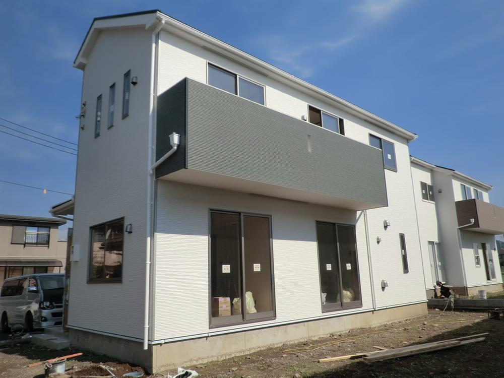 Local appearance photo. The building is hard to burn strongly in earthquake Dairaito method. Since the outer wall is using a high-performance outer wall dirt runs down in the rain, Beautiful and long-lasting