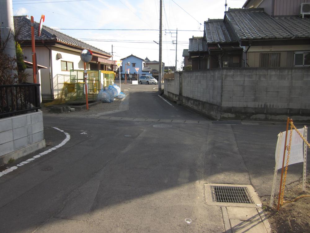 Local photos, including front road. Local (12 May 2013) Shooting