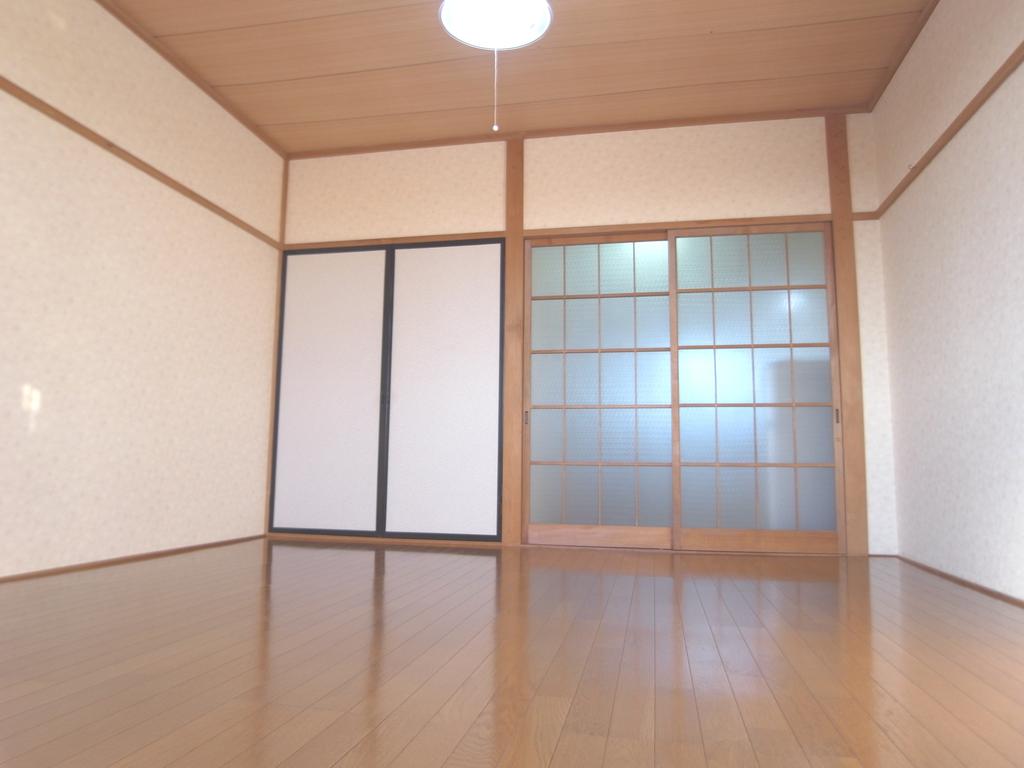 Living and room. Tamamura Kaminote Rent Taihei ・ Mansion indoor flooring (1)