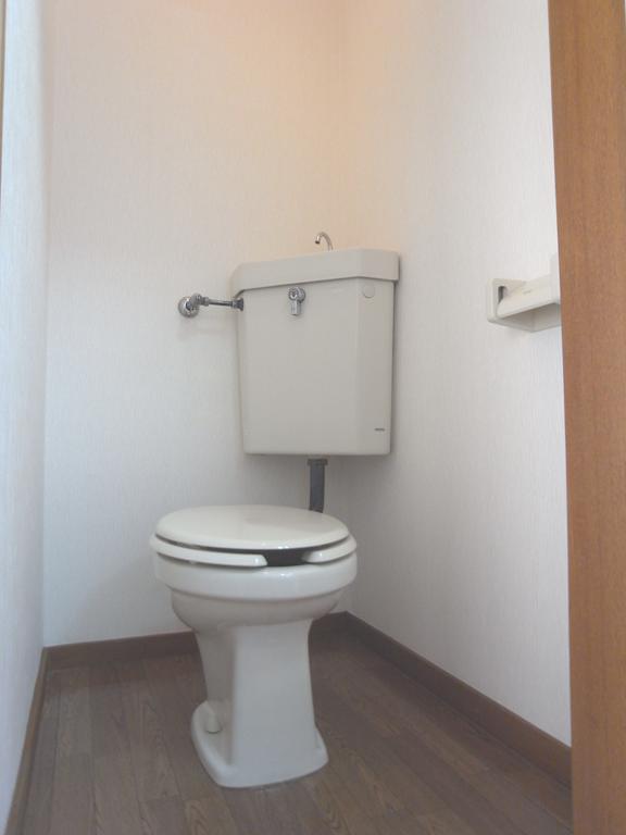 Toilet. Tamamura Kaminote Rent Taihei ・ Mansion indoor toilet
