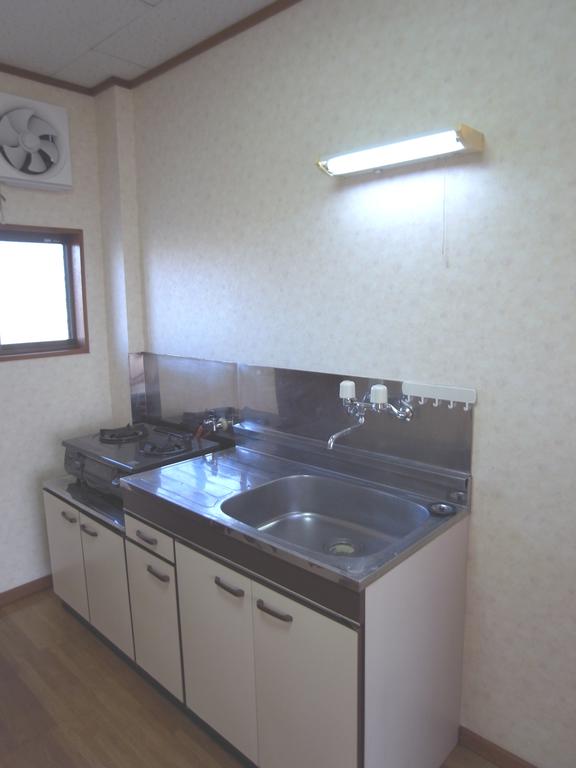 Kitchen. Tamamura Kaminote Rent Taihei ・ Mansion indoor kitchen (3)