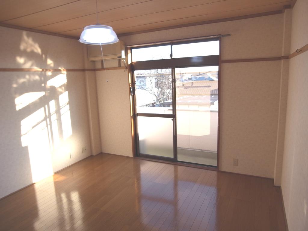 Living and room. Tamamura Kaminote Rent Taihei ・ Mansion indoor flooring (2)
