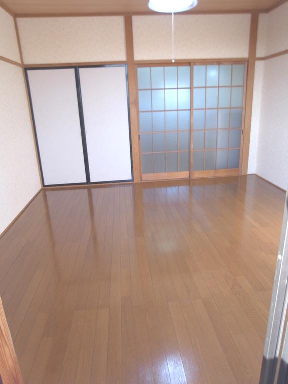 Living and room. Tamamura Kaminote Rent Taihei ・ Mansion indoor flooring (3)
