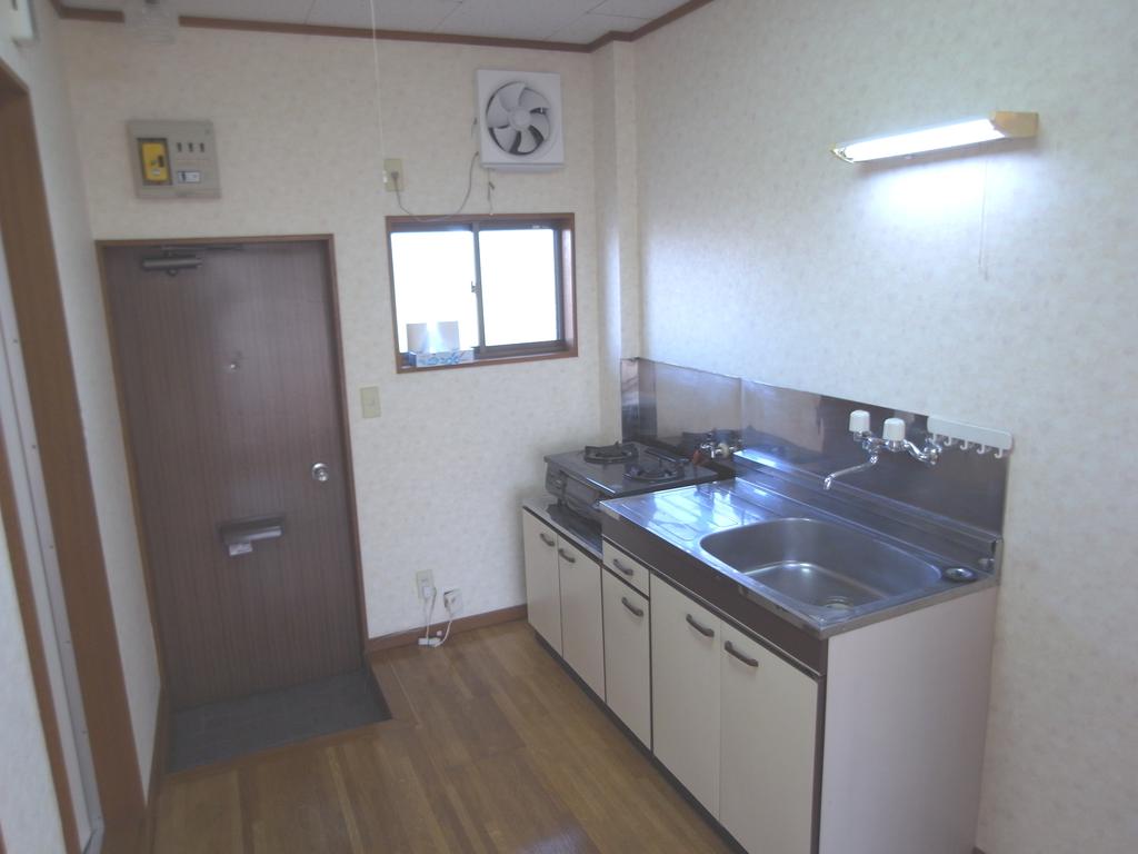 Kitchen. Tamamura Kaminote Rent Taihei ・ Mansion indoor kitchen (1)