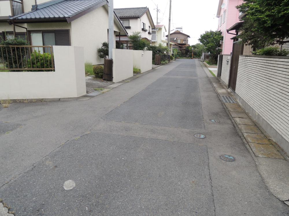 Local photos, including front road. East side ・ Front road width 5.2m
