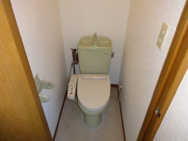 Toilet. Cleanliness ・ Toilet is with a comfortable Washlet. 