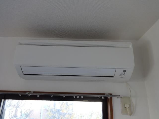 Other Equipment. Air conditioning is also beautiful. Guests can enjoy a comfortable single life. 