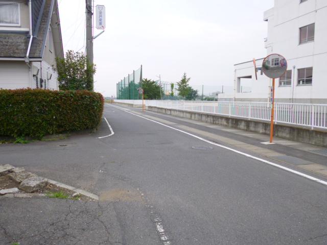 Local photos, including front road. Shibane elementary school is visible from home.