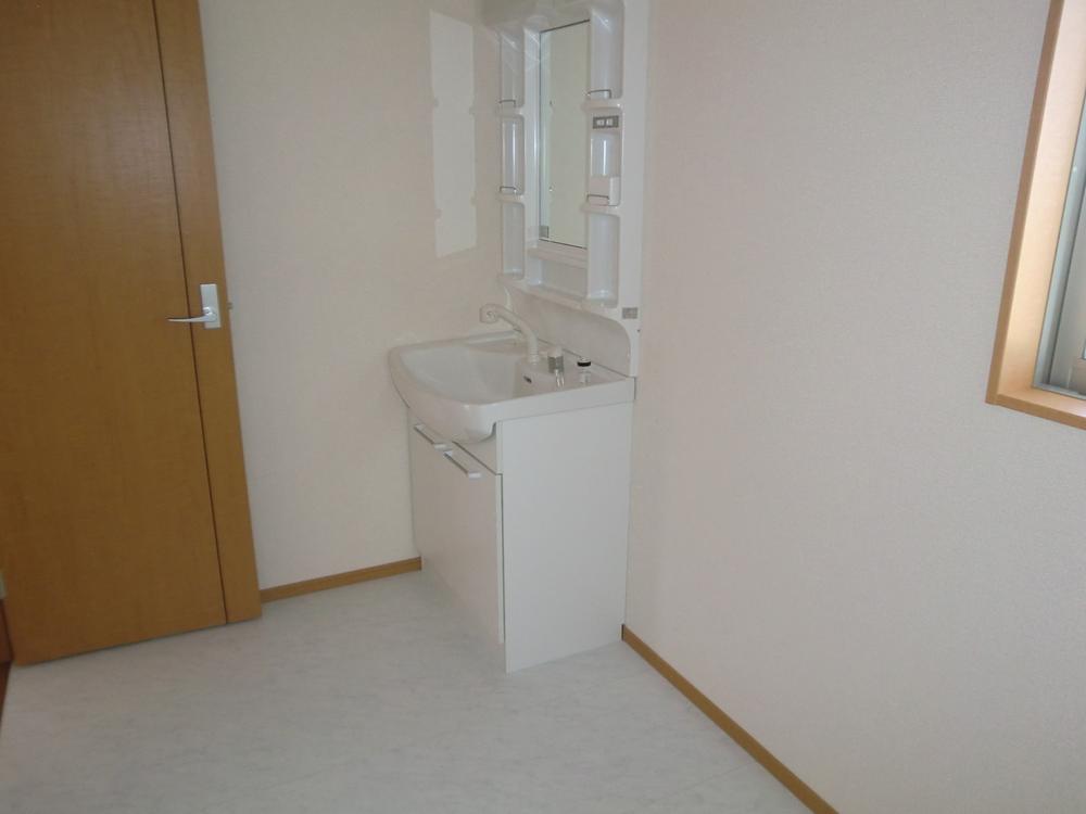 Wash basin, toilet. Same specifications photo washstand ・ Washroom