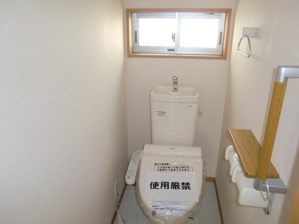 Toilet. Same specifications photo toilet